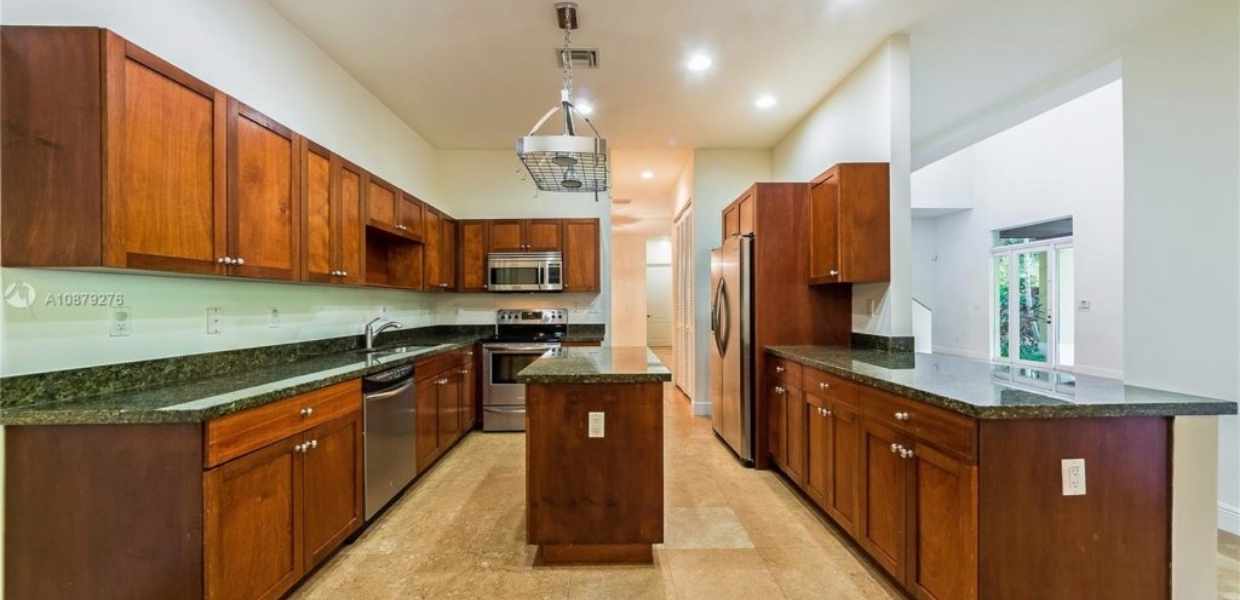 4 propiedades en Pinecrest por menos de 2 millones